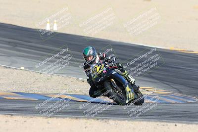 media/Jan-12-2025-CVMA (Sun) [[be1d2b16e3]]/Race 3-Amateur Supersport Middleweight/